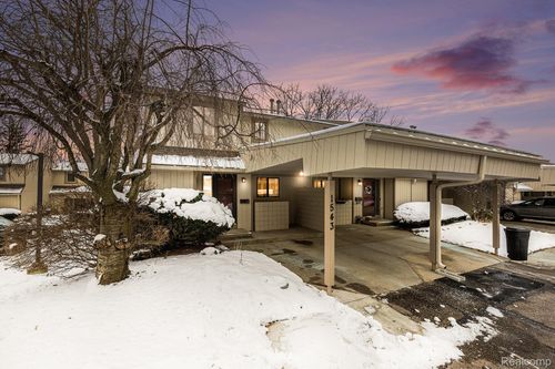 1543 Charter Oak Dr, Rochester Hills, MI, 48309-2703 | Card Image