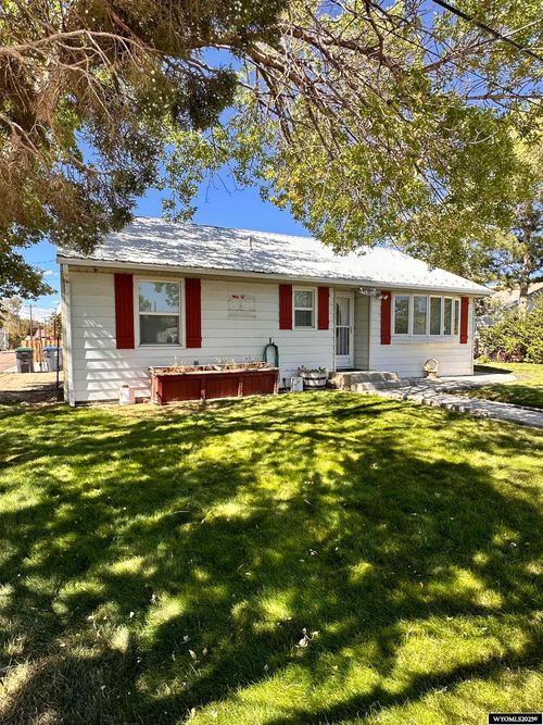 240 S 5th East St, Green River, WY, 82935-4529 | Card Image