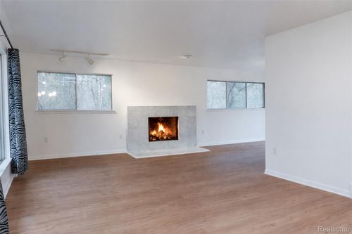 30540 N Greenbriar Rd, Franklin, MI, 48025-1459 | Card Image