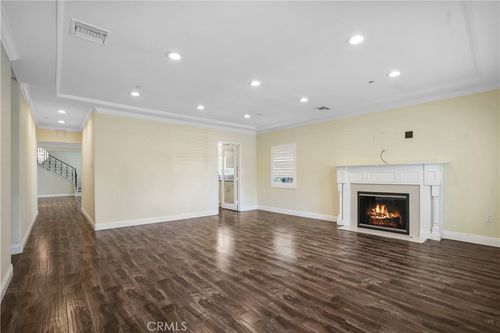 1025 E San Jose Ave, Burbank, CA, 91501-1321 | Card Image