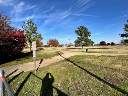600 Livingston Dr, Hurst, TX, 76053-4812 | Card Image