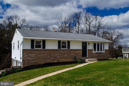 300 S Camp St, RED LION, PA, 17356-8544 | Card Image