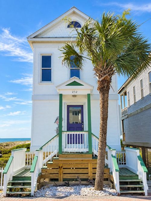 252 E Gorrie Dr, Saint George Island, FL, 32328-2817 | Card Image