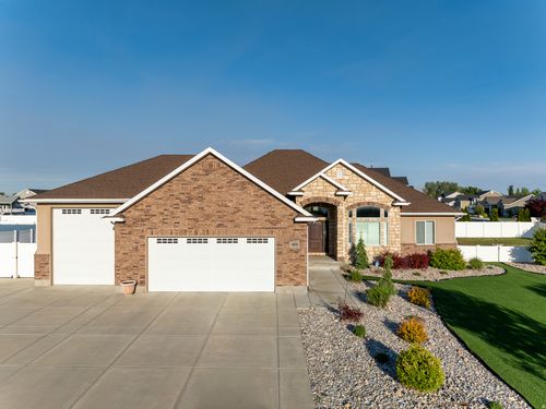 3373 N 2675 W, Farr West, UT, 84404-8636 | Card Image