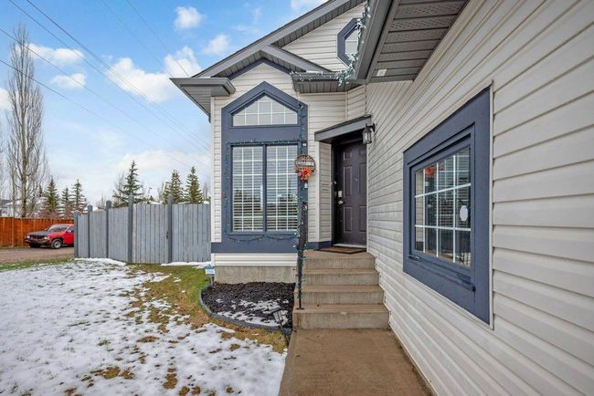 158 Shawbrooke Green Sw, Home with 3 bedrooms, 3 bathrooms and 4 parking in Calgary AB | Image 3