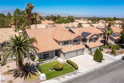 8308 Aqua Spray Avenue, House other with 5 bedrooms, 2 bathrooms and null parking in Las Vegas NV | Image 2