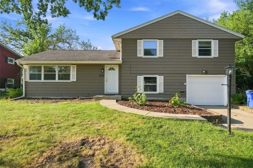 1527 29th St, Cedar Rapids, IA, 52402-4007 | Card Image
