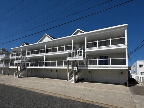 h-415 E 4th Ave, North Wildwood, NJ, 08260-5883 | Card Image