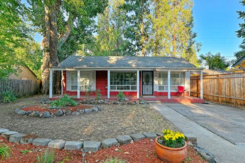122 Willamette Ave, Medford, OR, 97504-7429 | Card Image