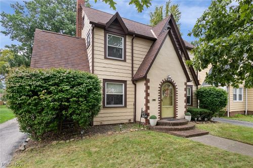 300 E 216th St, Euclid, OH, 44123-1726 | Card Image