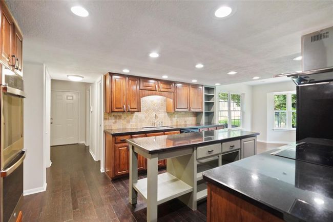 Kitchen | Image 12