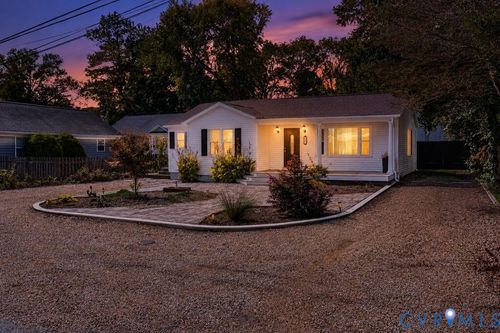 32 2nd Ave, Kilmarnock, VA, 22482-9571 | Card Image