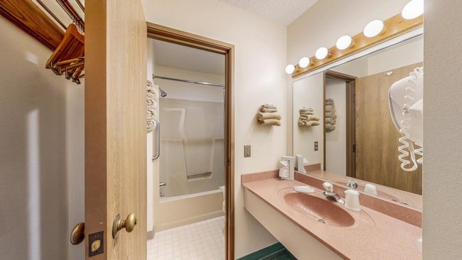 Bathroom | Image 41