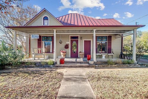 303 W Austin St, Fredericksburg, TX, 78624-3858 | Card Image