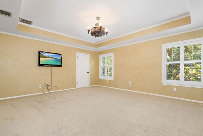 Spare bedroom upstairs | Image 22