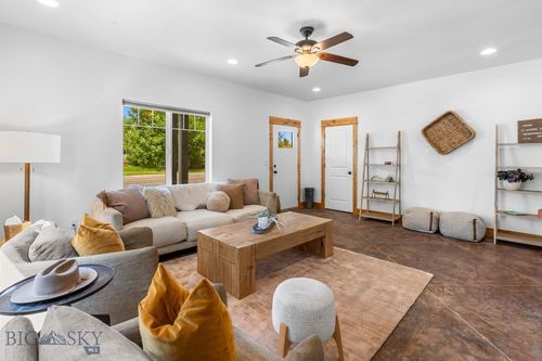 2464 Ferguson Ave, Bozeman, MT, 59718-8052 | Card Image