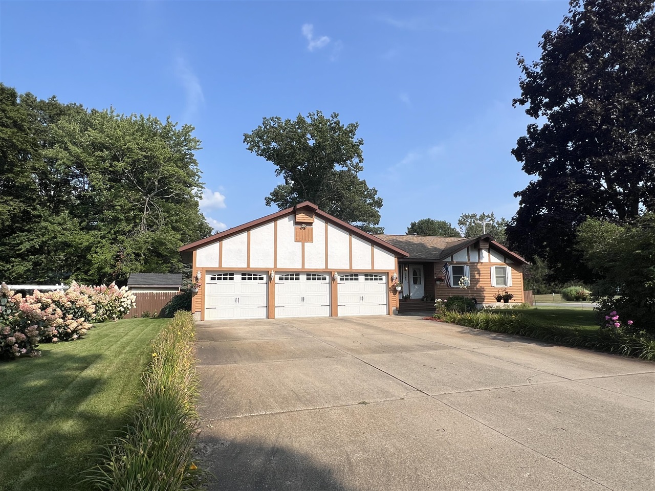 Westbrook Dr, Muskegon, MI 49444