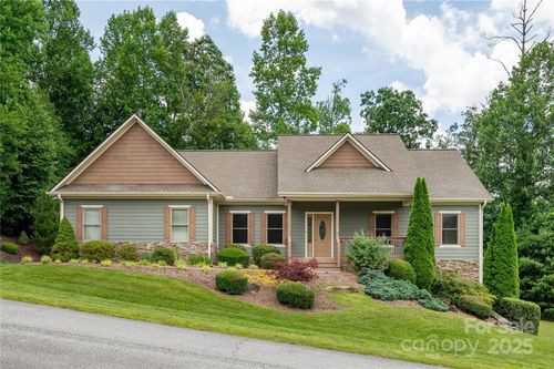 178 Crystal Heights Dr, Hendersonville, NC, 28739-5446 | Card Image