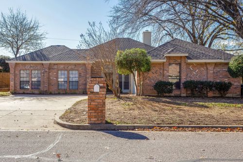 3706 Meadowedge Rd, Arlington, TX, 76001-6527 | Card Image