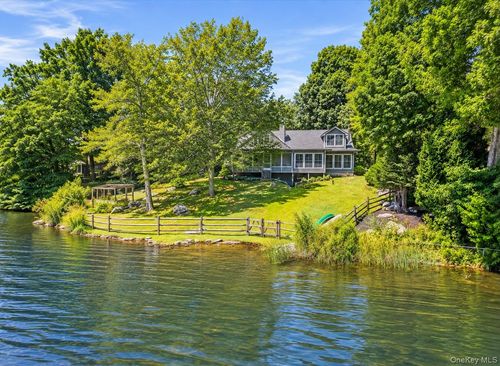 174 Lake Shore Rd, Putnam Valley, NY, 10579-1312 | Card Image