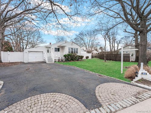 1255 Udall Rd, Bay Shore, NY, 11706-1911 | Card Image