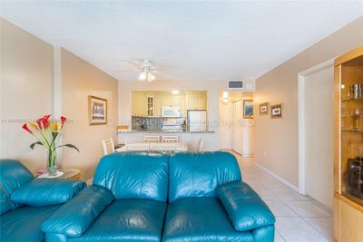 1109 - 401 Ocean Dr, Condo with 1 bedrooms, 1 bathrooms and null parking in Miami Beach FL | Image 3