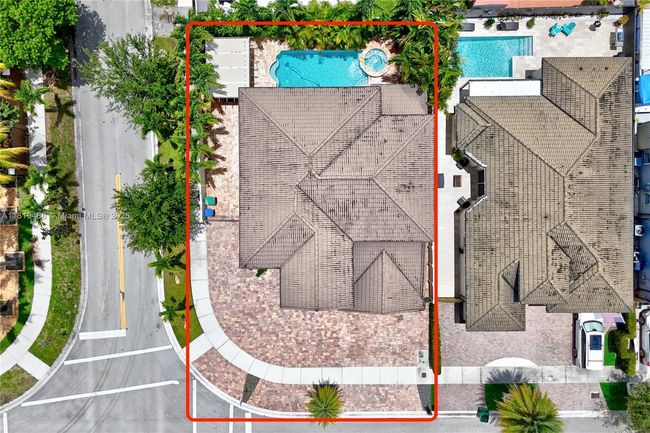8902 Nw 178 Th Ln, House other with 4 bedrooms, 4 bathrooms and null parking in Hialeah FL | Image 4