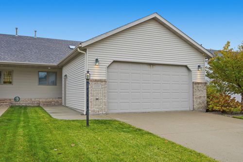 2830 Wheatland Dr S, Fargo, ND, 58103-7892 | Card Image