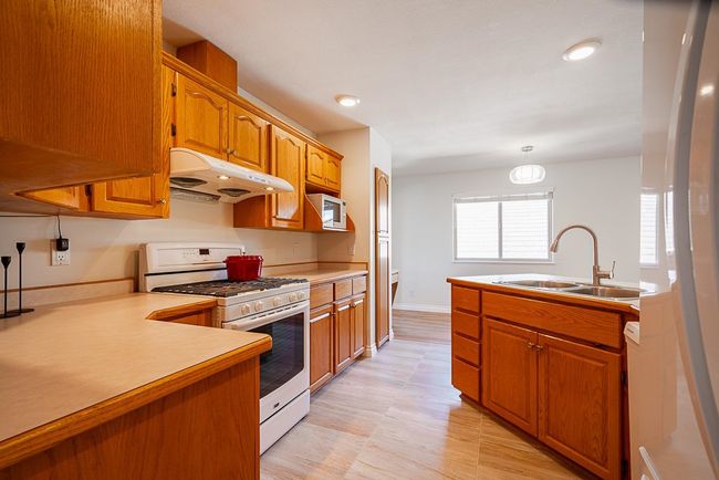 23819 Zeron Ave, House other with 6 bedrooms, 3 bathrooms and 4 parking in Maple Ridge BC | Image 14