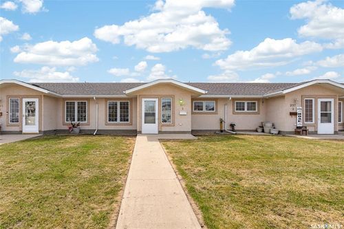 2-257 Fairford Street W, Moose Jaw, SK, S6H1V5 | Card Image
