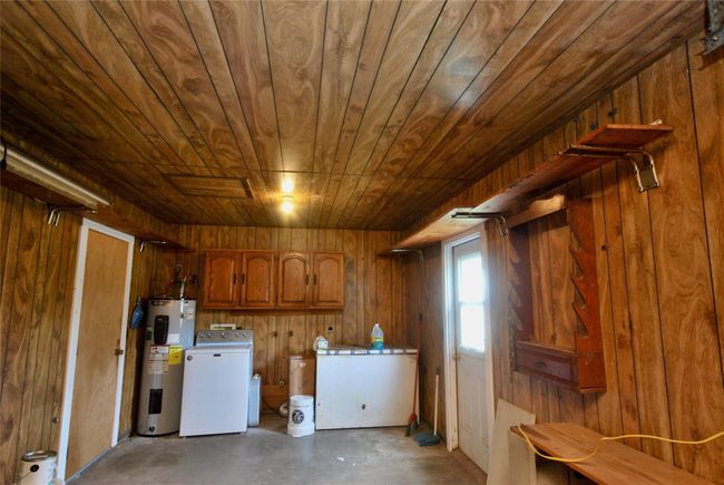904 S Peck St, House other with 3 bedrooms, 1 bathrooms and 1 parking in Shiner TX | Image 15