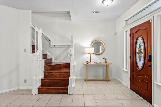 Large entry with the perfect place for a mud bench or entry table | Image 8