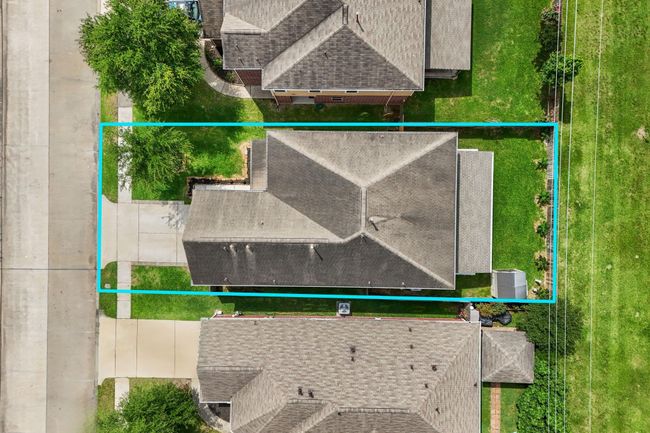 Great size lot with a no rear neighbor! | Image 4