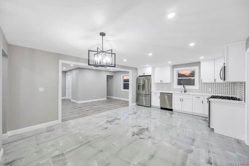 27 Ash St, Central Islip, NY, 11722-3853 | Card Image