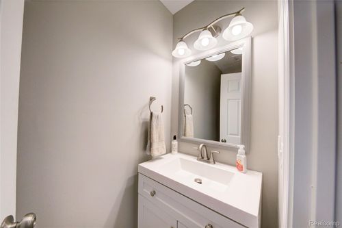 31232 Columbia Dr, Novi, MI, 48377-1517 | Card Image