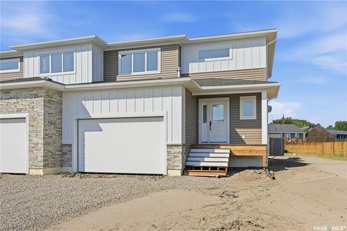 224 Froese Cres, Home with 3 bedrooms, 3 bathrooms and 4 parking in Warman SK | Card Image