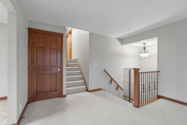 76 Coach Gate Way Sw, House other with 3 bedrooms, 2 bathrooms and 4 parking in Calgary AB | Image 18
