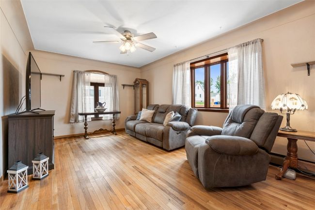 2469 1 St St, House other with 3 bedrooms, 2 bathrooms and null parking in Cedar Rapids IA | Image 4