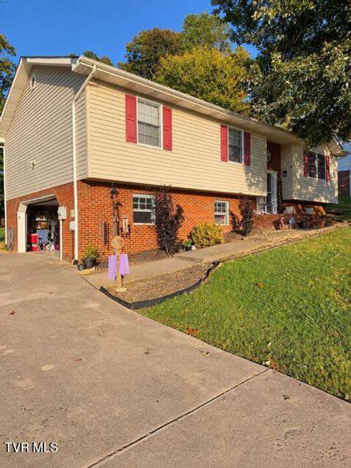 128 Ashley Dr, Mount Carmel, TN, 37645-3693 | Card Image