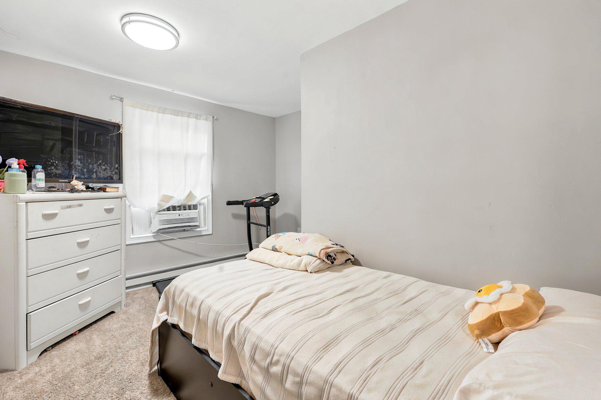 Residential in PLEASANTVILLE 2