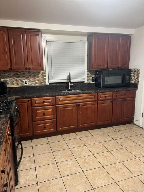 1051 Franklin Ave, Valley Stream, NY, 11580-2126 | Card Image