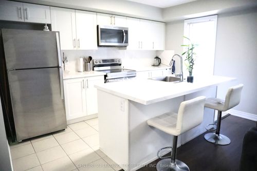 132-2 Dunsheath Way, Markham, ON, L6B1N3 | Card Image