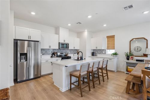 1060 Kendale Way, Vista, CA, 92081-7986 | Card Image