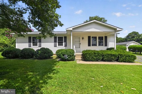 13996 Lakeview Dr, Gainesville, VA, 20155-1708 | Card Image