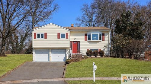 9 Nye Ct, Piscataway, NJ, 08854-4731 | Card Image