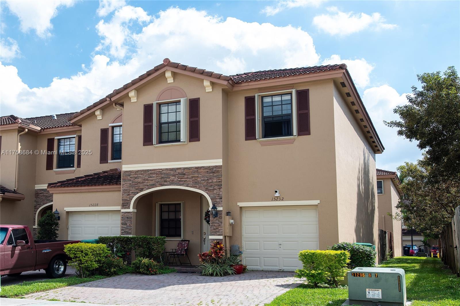 15232 - 15232 Sw 119th St, For Rent in Miami - Zoocasa