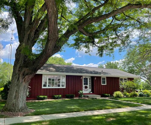 215 Garfield Ave, REESEVILLE, WI, 53579-9685 | Card Image