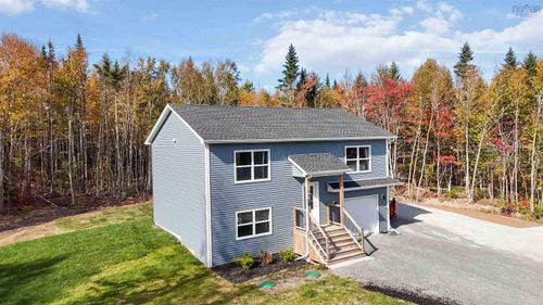 352 E Uniacke Rd, Mount Uniacke, NS, B0N1Z0 | Card Image