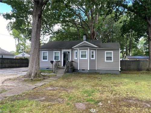 635 Highland Ct, Newport News, VA, 23605-2738 | Card Image