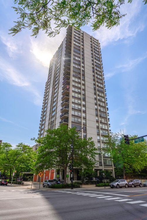 2701c-1360 N Sandburg Ter, Chicago, IL, 60610-8109 | Card Image